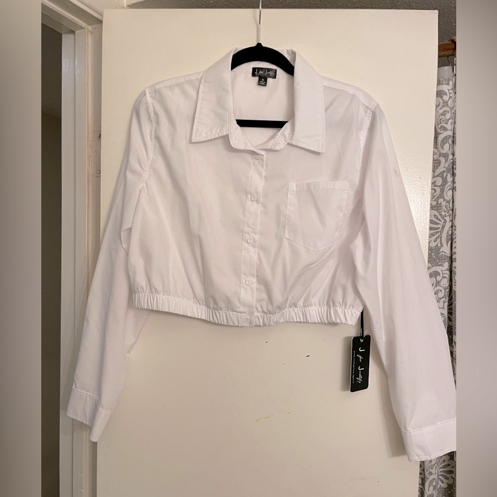 White cropped button up long sleeve blouse . Size XL